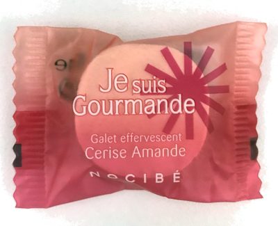Nocibé Je suis Gourmande Galet effervescent Cerise Amande